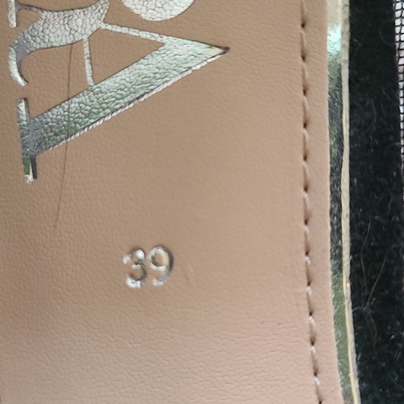 New Zara flats - Picture 3 of 4